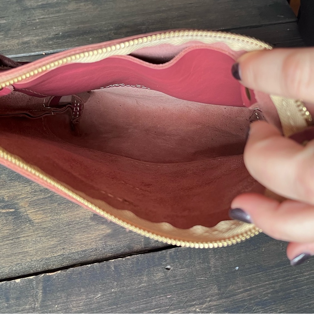 Portland Leather Rose Festival Crossbody Bag - Picture 4 of 5